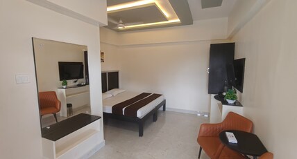 HOTEL RAJMAHAL BOARDING AND LODGING Room Type - Super delxue