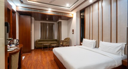 Grand FFOUR near Nehru Place Room Type - Deluxe Suite