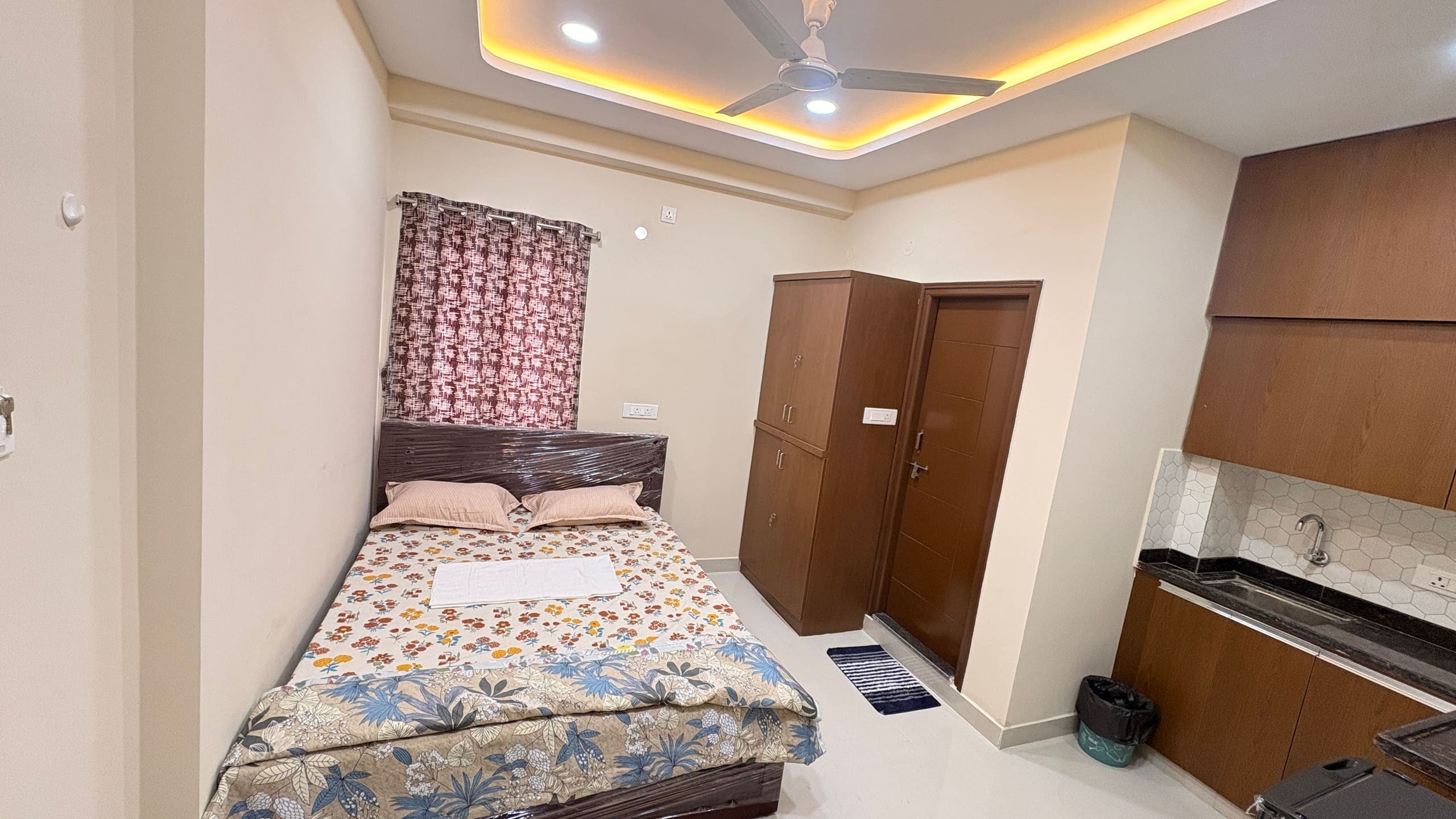 Vaaraahi elite guest house - Tap to explore photos