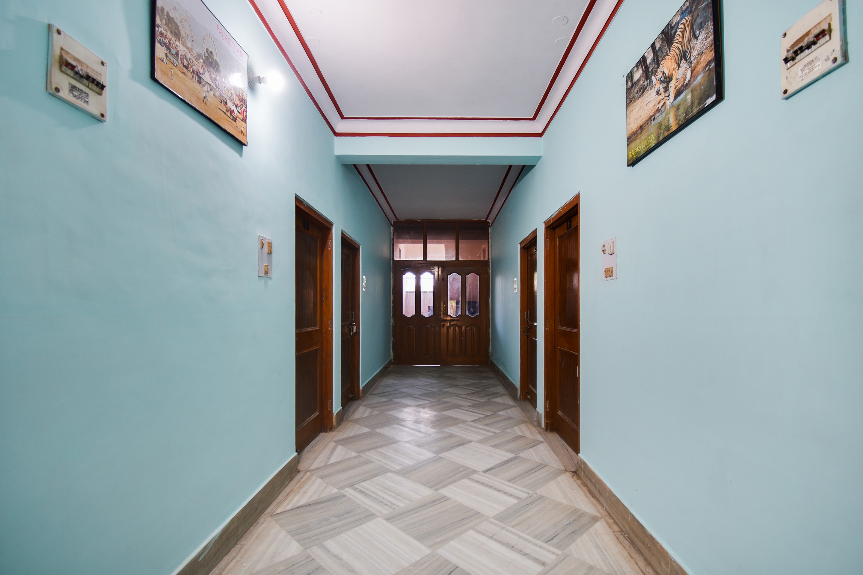 Hotel Shalimar - Tap to explore photos