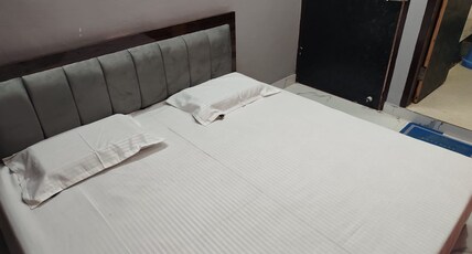 Park's Hotel Room Type - BEDROOM 102