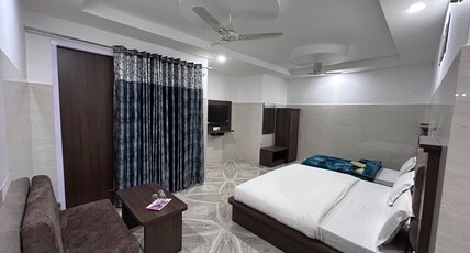 The Srishti Inn Room Type - Spacious Tripple Bed AC Room
