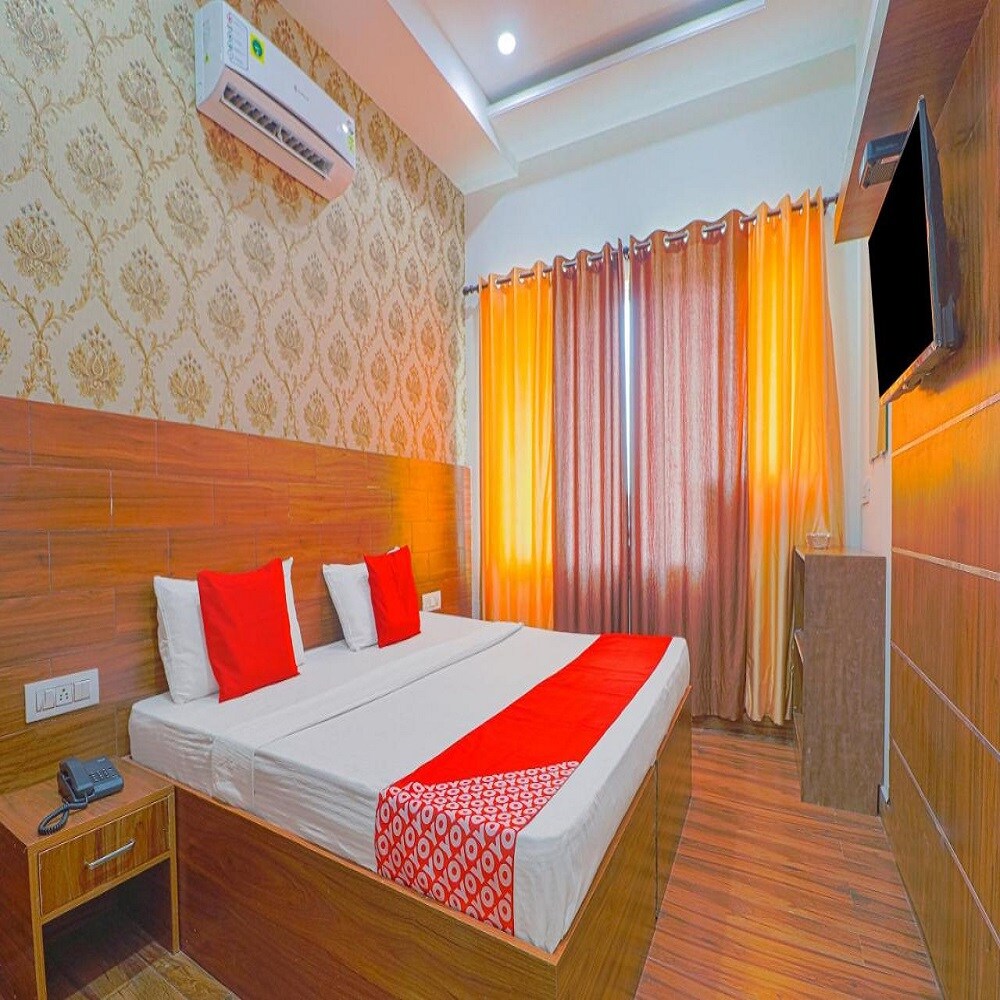 Hotel Fusion - Tap to explore photos