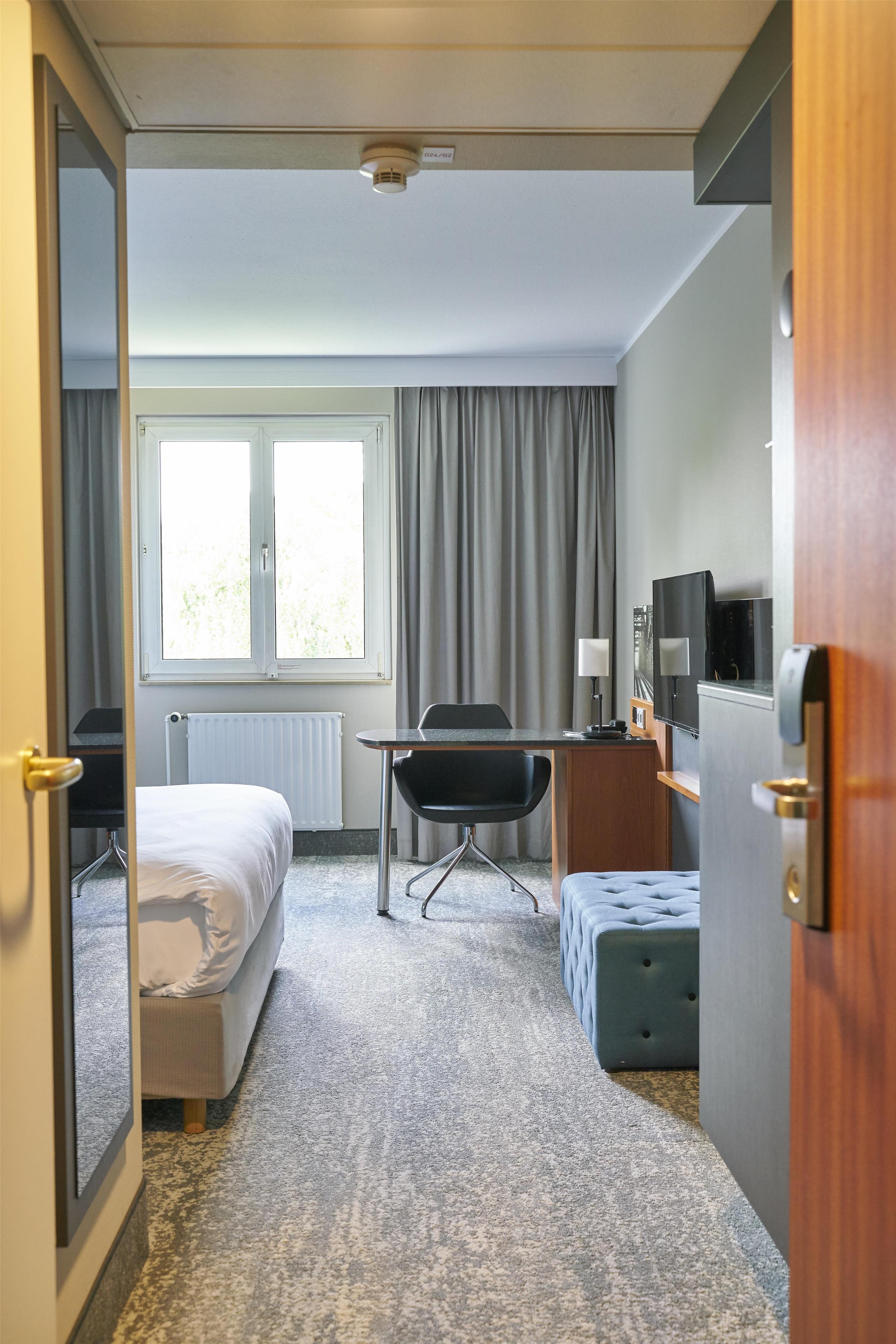 Radisson Blu Hotel Dortmund - Tap to explore photos