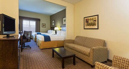 Holiday Inn Express and Suites Moultrie Room Type - 2 Queen Beds 1 Bedroom Suite