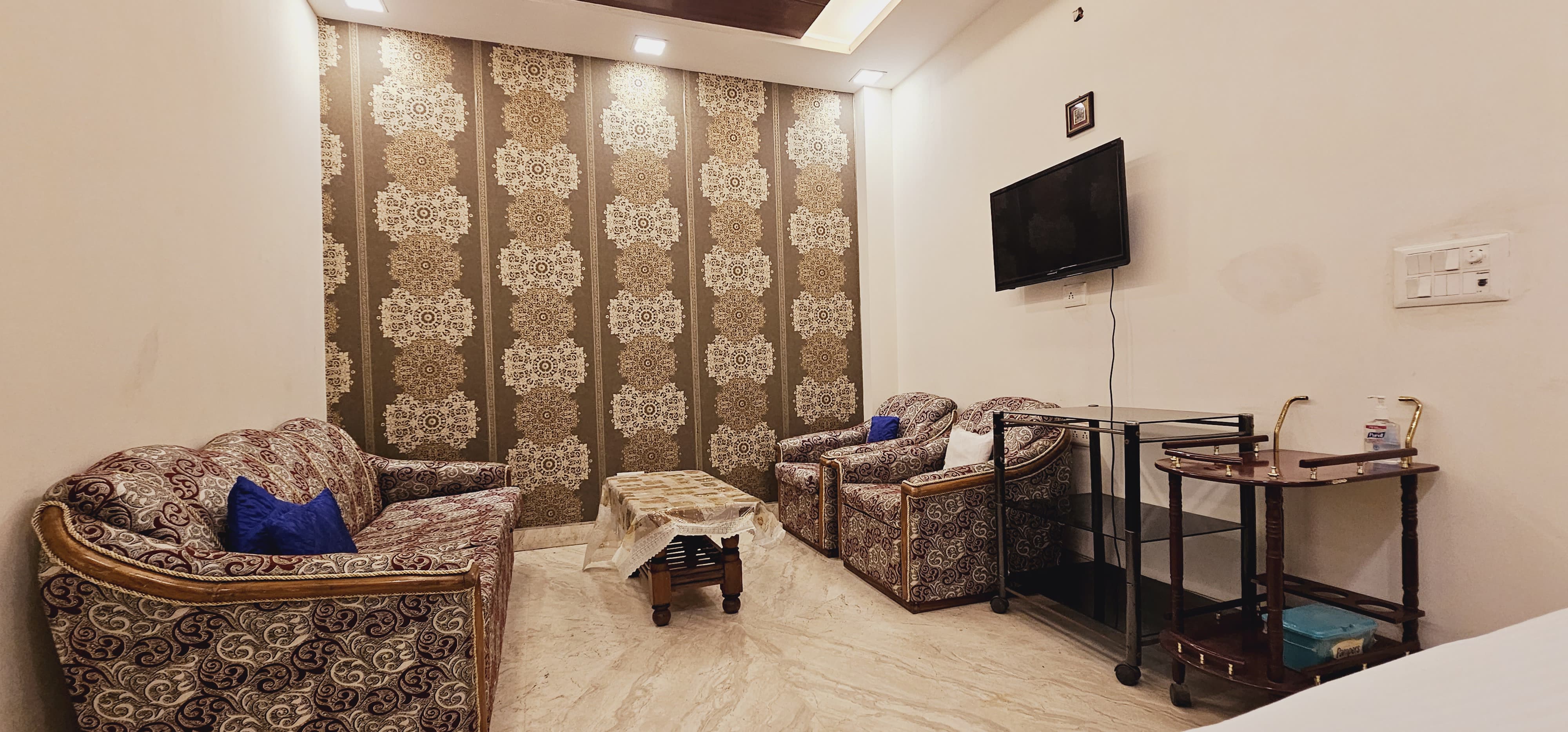 Hostmystay 2BHK Amar Colony Market - Tap to explore photos