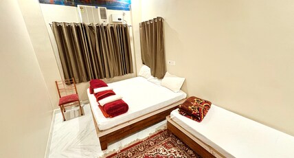 Kashi Vibes Hostel | Rooms & Dorms Room Type - Budget Triple Room