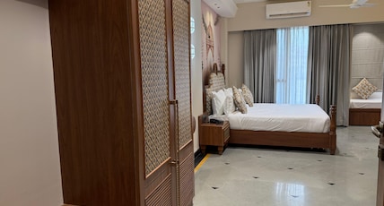 The Luxury Tiger Room Type - Royal lake view room with balcony The Luxury Tiger Room Type - Royal lake view room with balcony