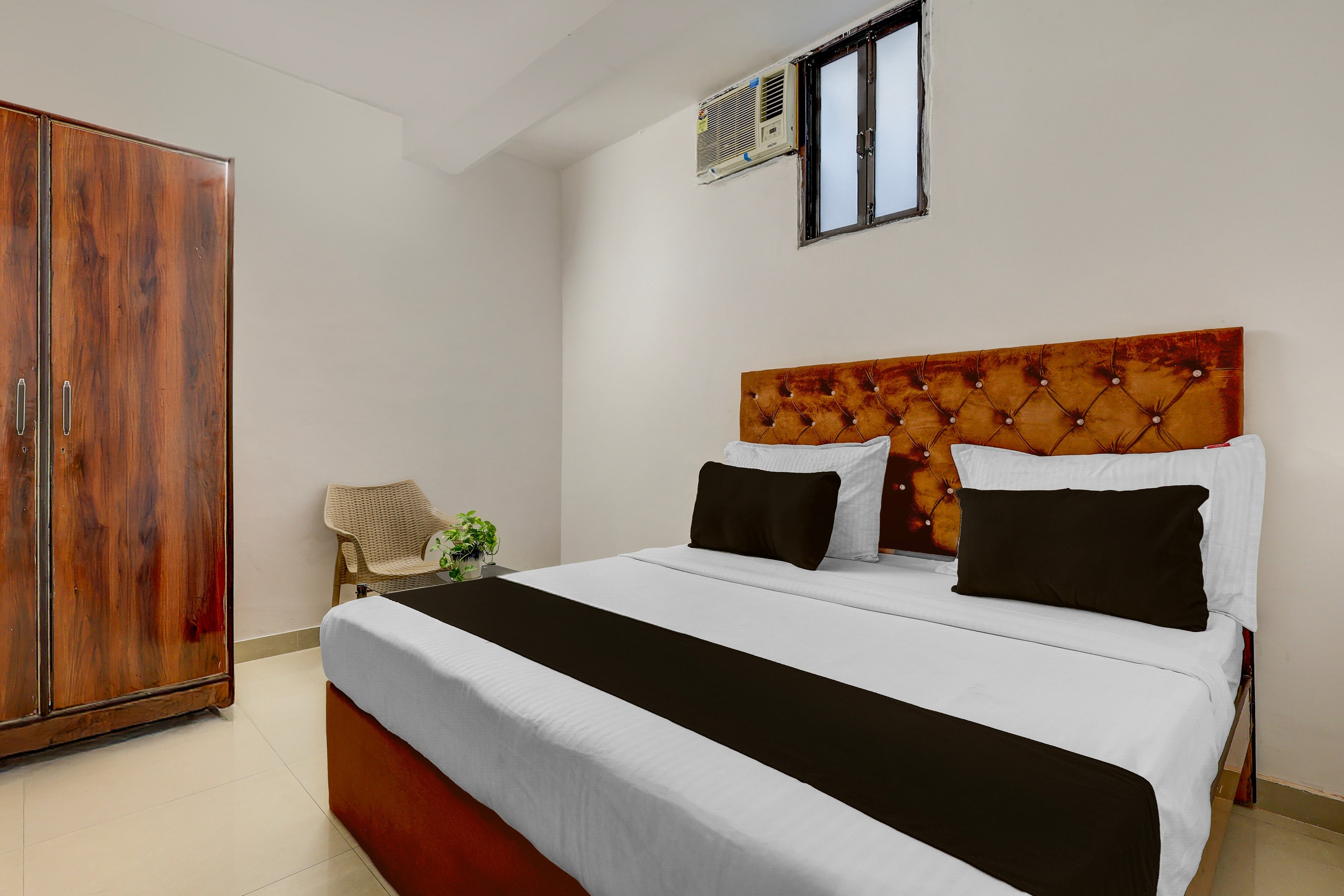 Collection O Sector 7 Dwarka Formerly Aakarshan Residency - Tap to explore photos