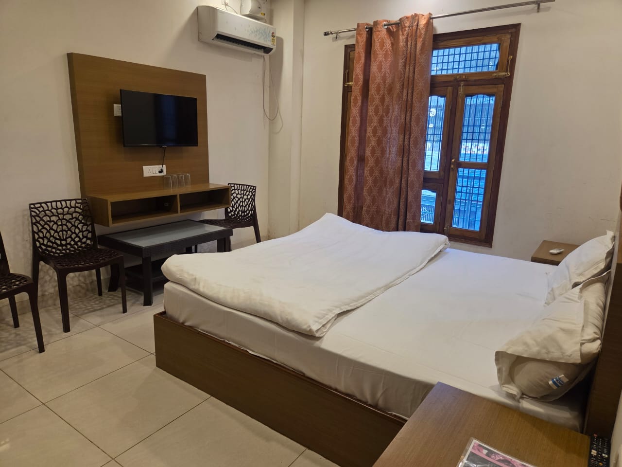 Apoorva Guest House - Tap to explore photos