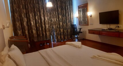 Woodlands Hotel Room Type - Deluxe Ac Room