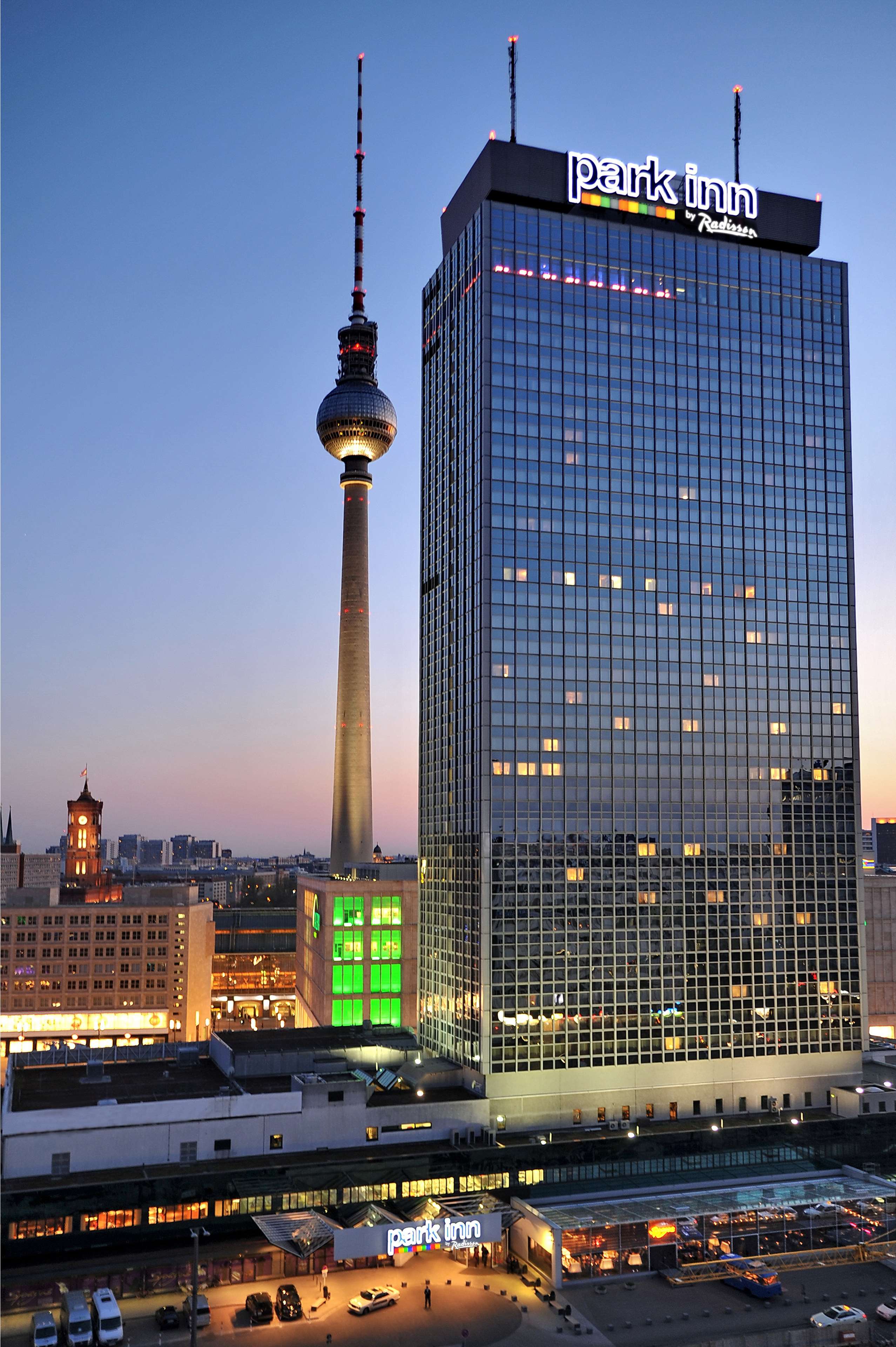 Park Inn by Radisson Berlin Alexanderplatz - Tap to explore photos