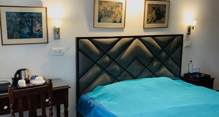 Vandana's Bed and Breakfast | Rooms & Wi-Fi Room Type - coral room