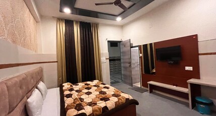 HOTEL THE JMC Room Type - Deluxe AC Room