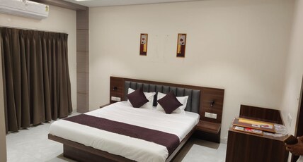 Hotel Bhasmaarti Ujjain Room Type - Deluxe Room