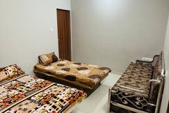 Jay Dwarkadhish Homestay | 800m from Dwarkadhish Temple