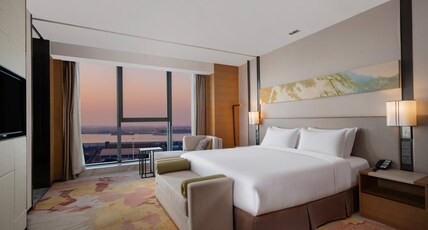 Holiday Inn Nanjing Harbour Room Type - 1 King 1 Bedroom Suite Harbour View
