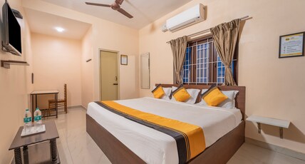Itsy Hotels Everest Grand Room Type - Deluxe Family Room