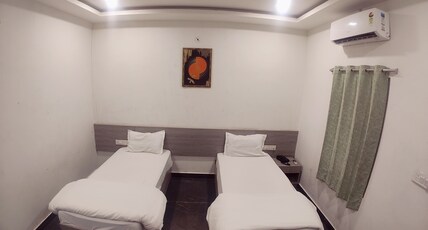 HOTEL EARTH UMBRELLA JODHPUR Room Type - Deluxe Twin Bed Room