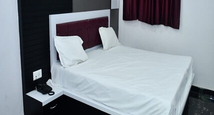 highway inn Room Type - Deluxe Room (with Bathtub)