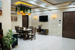 House of Victoria 4BHK Apt at Golf Course