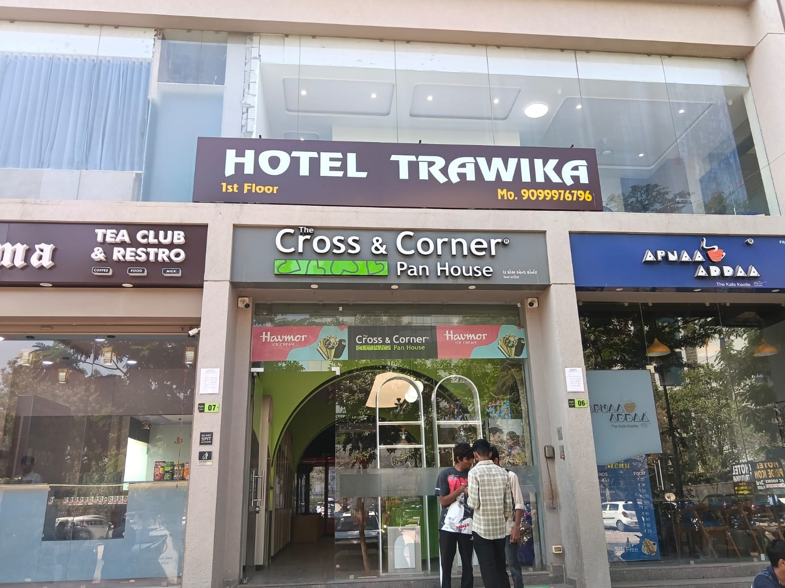 Hotel Trawika - Tap to explore photos