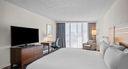 DoubleTree by Hilton Atlantic Beach Oceanfront Room Type - 1KNG BALCONY PRTL OCVW NS