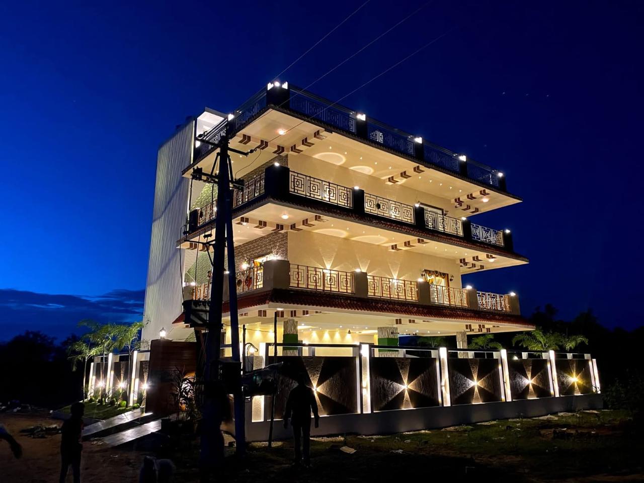 LUCKY RESORT - Tap to explore photos