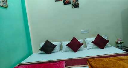 Hotel Paarvi Palace - Best hotel near Ram Mandir Ayodhya Room Type - Deluxe Room Hotel Paarvi Palace - Best hotel near Ram Mandir Ayodhya Room Type - Deluxe Room