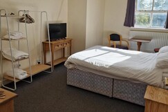 OYO The Watermans Arms Hersham