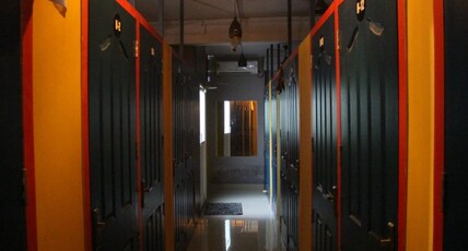 Tokyo Dorm - Backpackers Stay near Railway Station & Calicut Beach Room Type - AC Pod Room (Gents)
