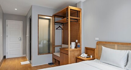 Lakeview Residence Hotel Room Type - Deluxe Double City View