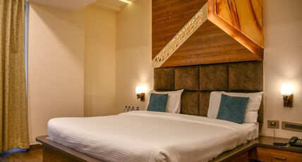Hotel Le Osh Lansdowne - 500m from Bhulla Lake and Free Live Music on Weekends Room Type - Family Suite with Balcony