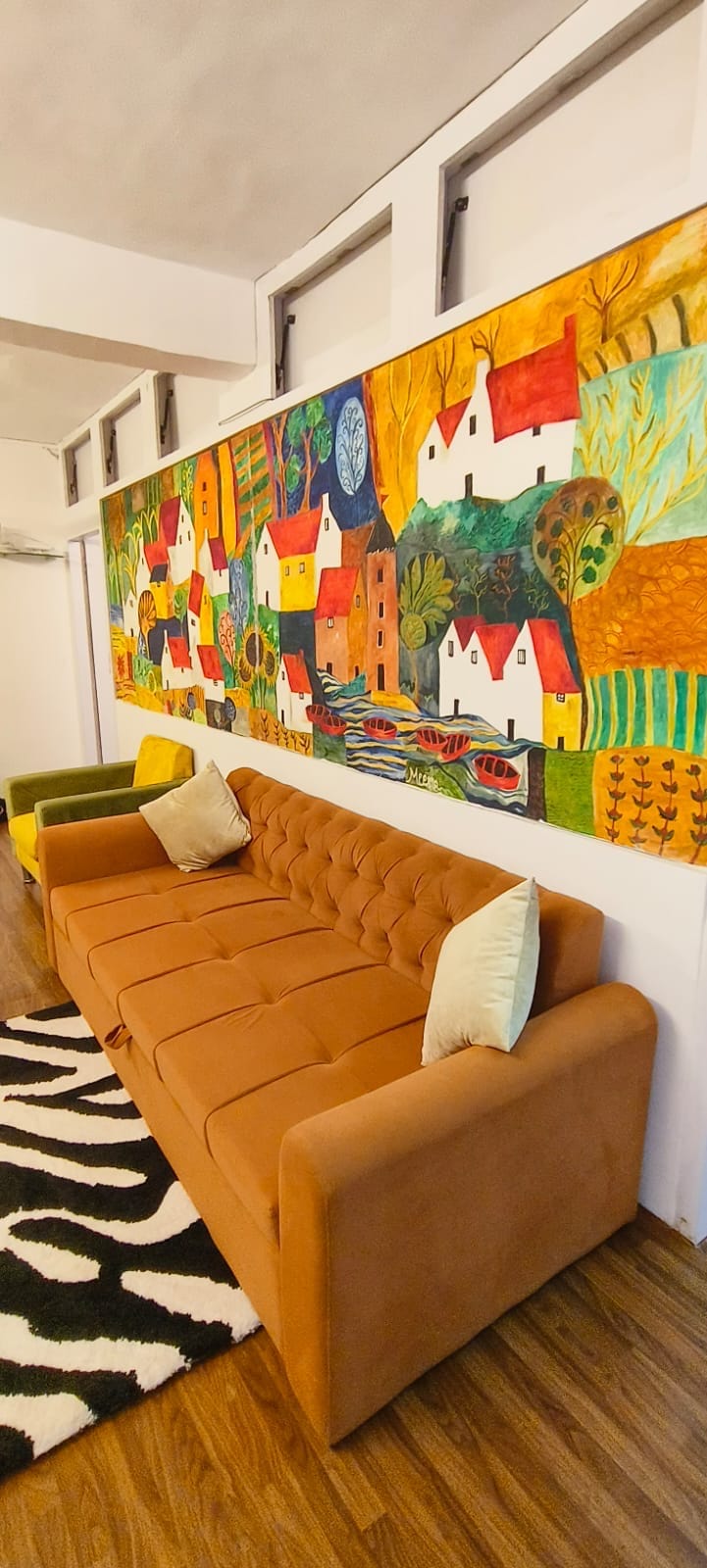 A chic 1 5 BHK in Juhu vintage style - Tap to explore photos