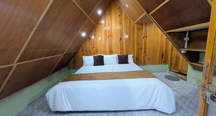 Accomoon River Side Cottages Room Type - Double bed deluxe cottage room with balcony/ hills view