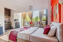 Red Palms by Boho- Forest Facing w/ Kitchen & Pool