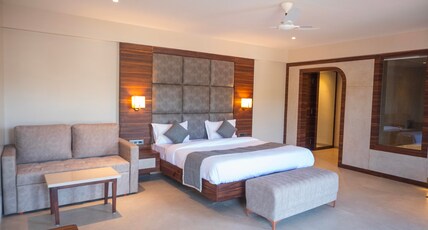 Hirkani Lake Recidency Room Type - Luxury Room with jacuzzi