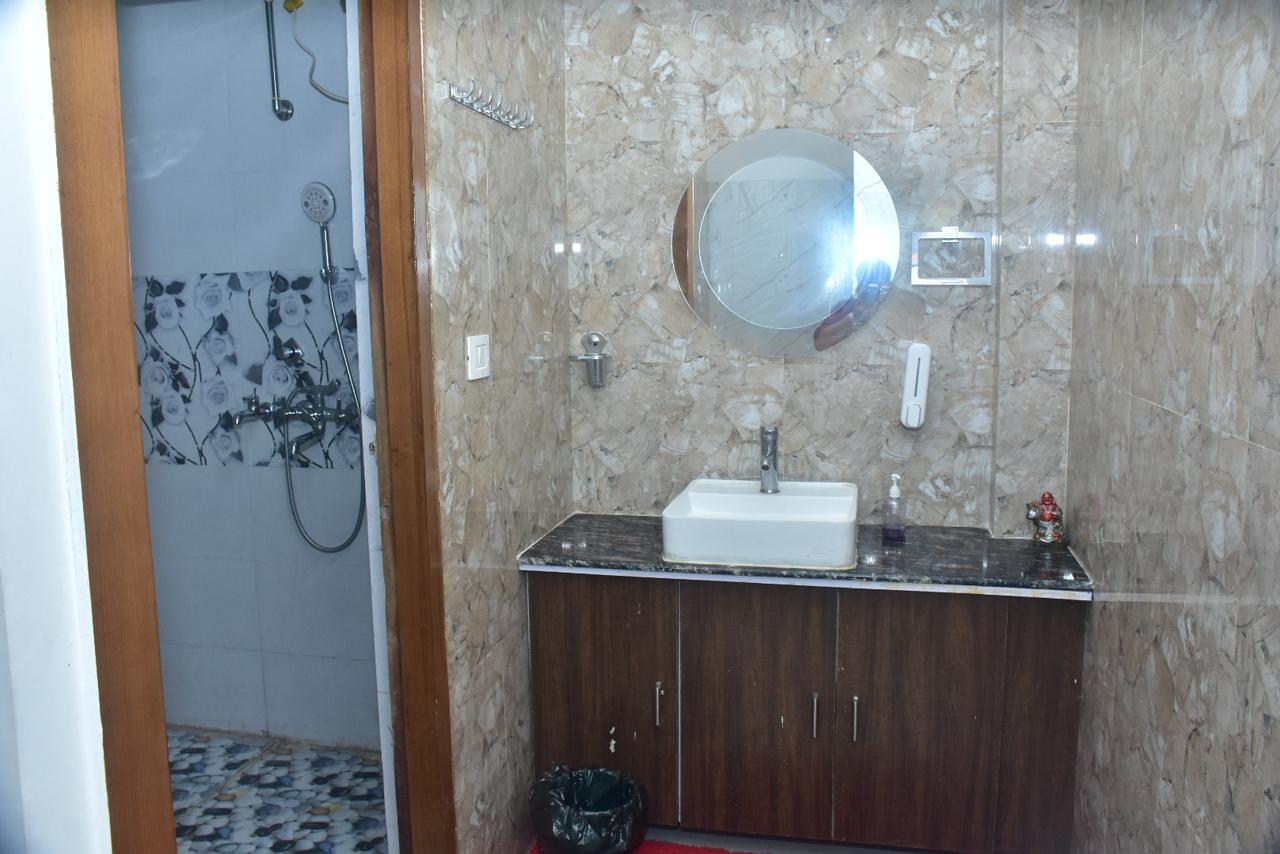 Shreshth Home Stay 3km from Har Ki Pauri Haridwar - Tap to explore photos