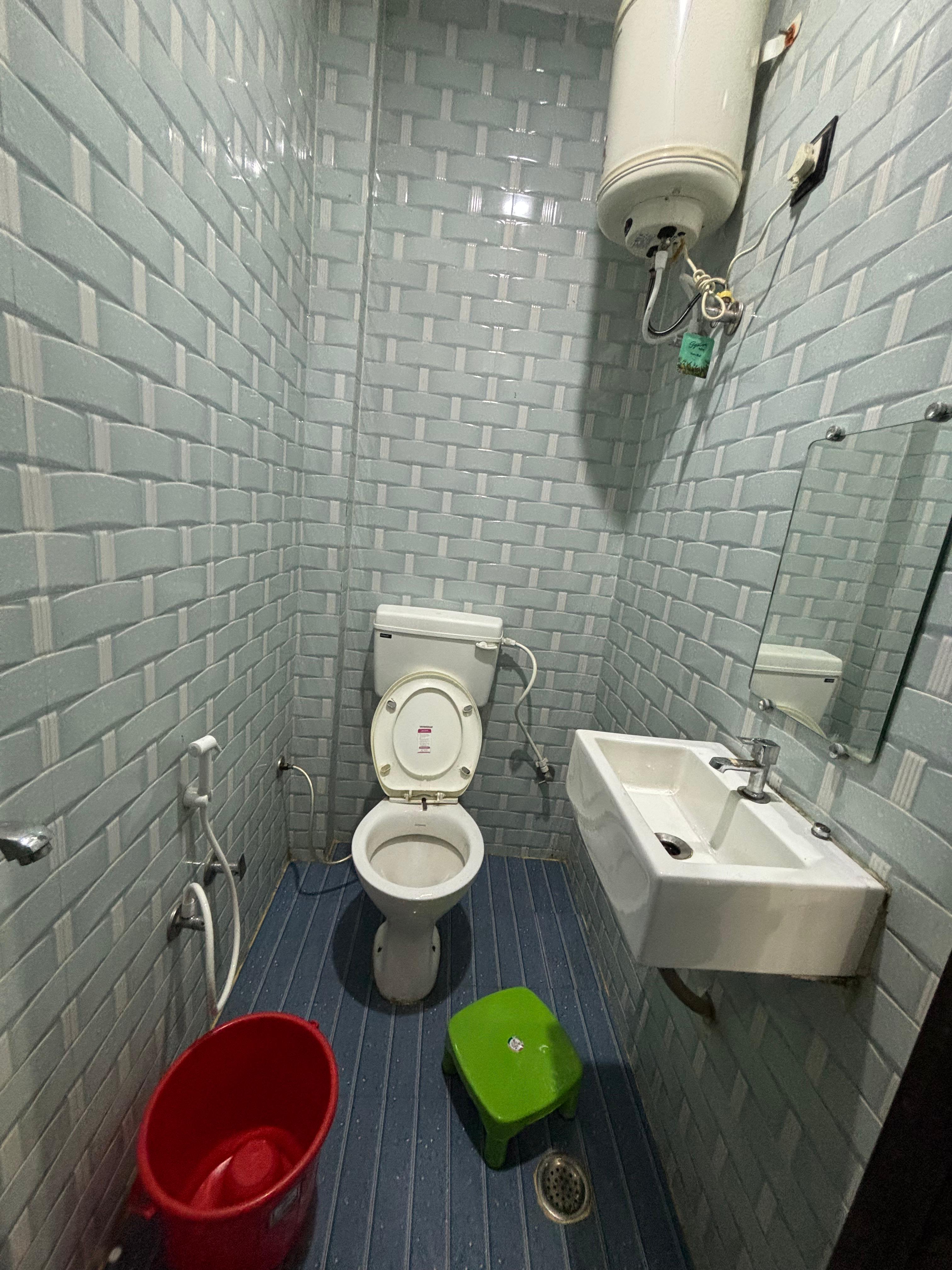 OM palace - Tap to explore photos