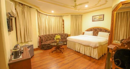 Hotel Royal Palace Room Type - Suite Room (Hot and Cold AC)