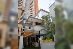 Connect Backpackers | Beside World Trade Center