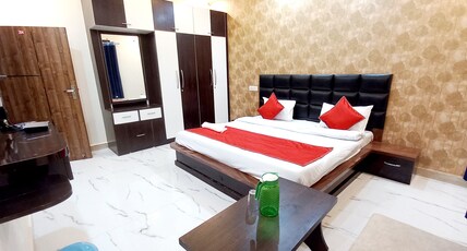 Siyaram Hotel Temple view in Orchha Room Type - 1 Bedroom Family Room with Balcony Siyaram Hotel Temple view in Orchha Room Type - 1 Bedroom Family Room with Balcony