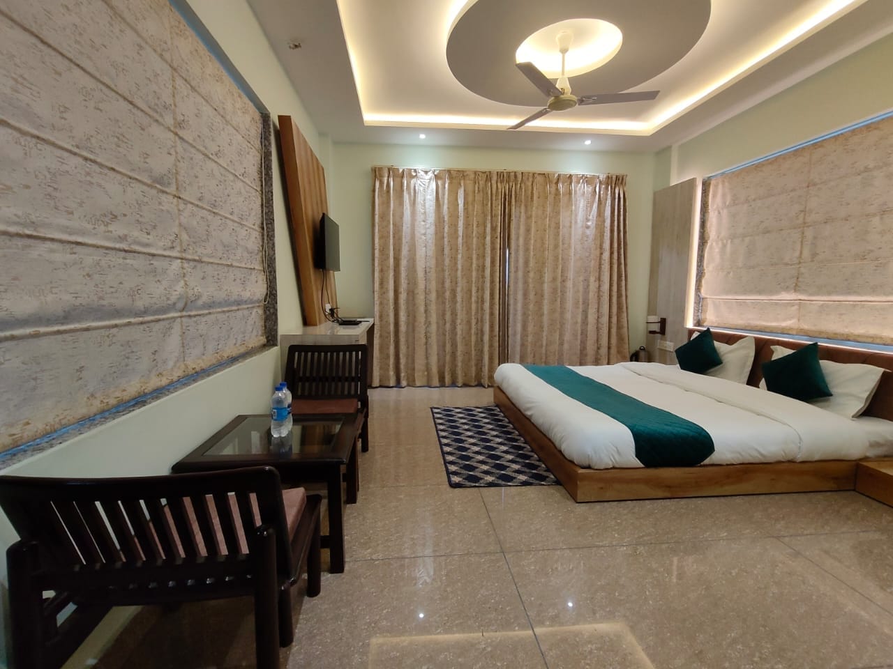 HOTEL SOLITUDE - Tap to explore photos