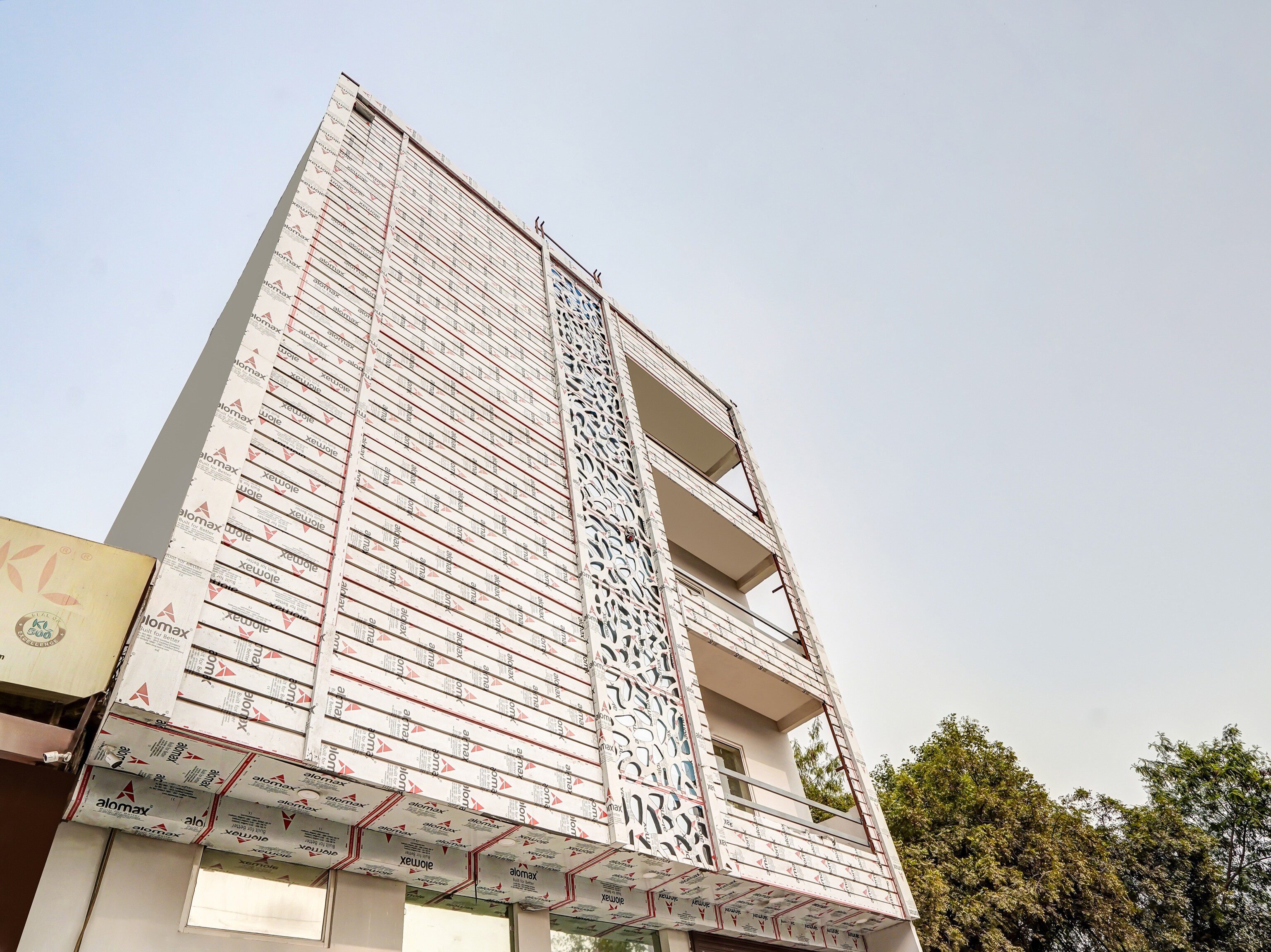 Hotel O White Sky - Tap to explore photos