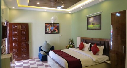 Haya Palace Near Kainchi Dham and Bhimtal Room Type - SUPER DELUXE
