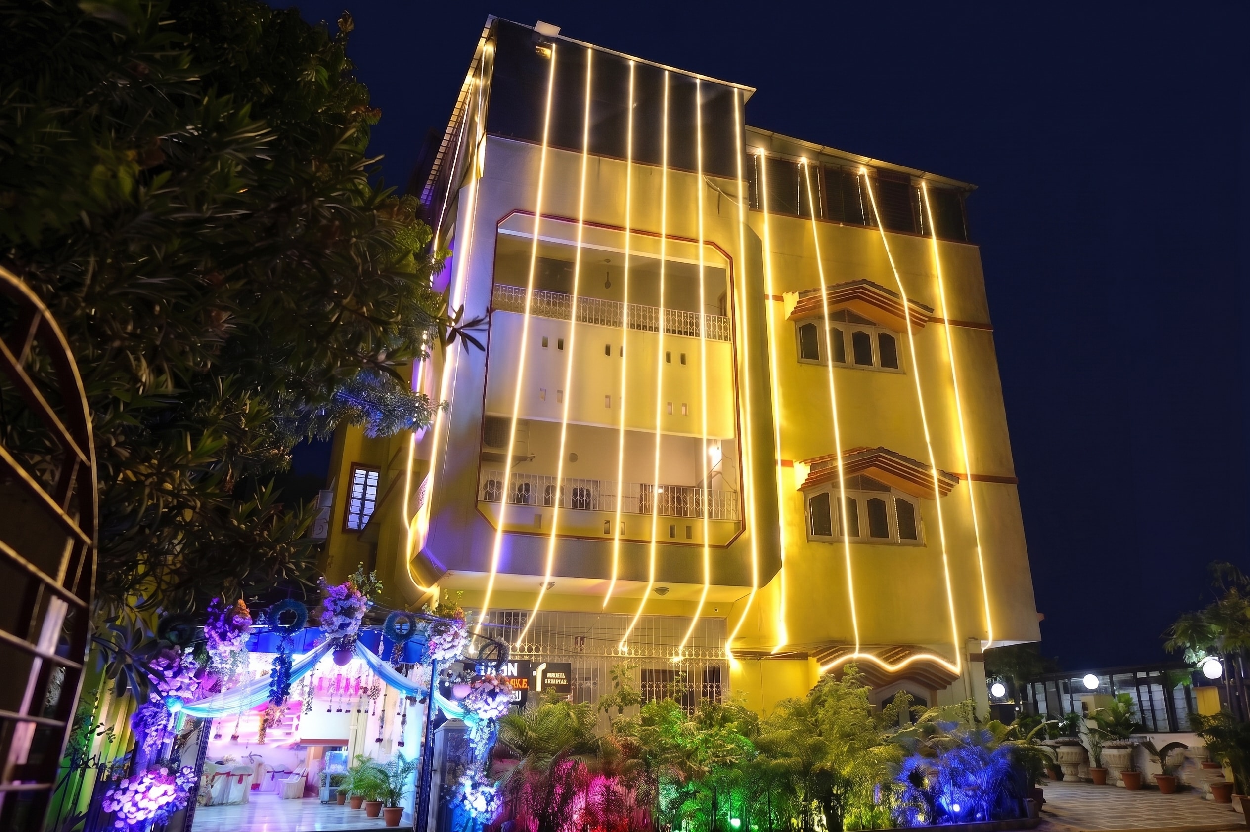 FabHotel Astoria House - Tap to explore photos