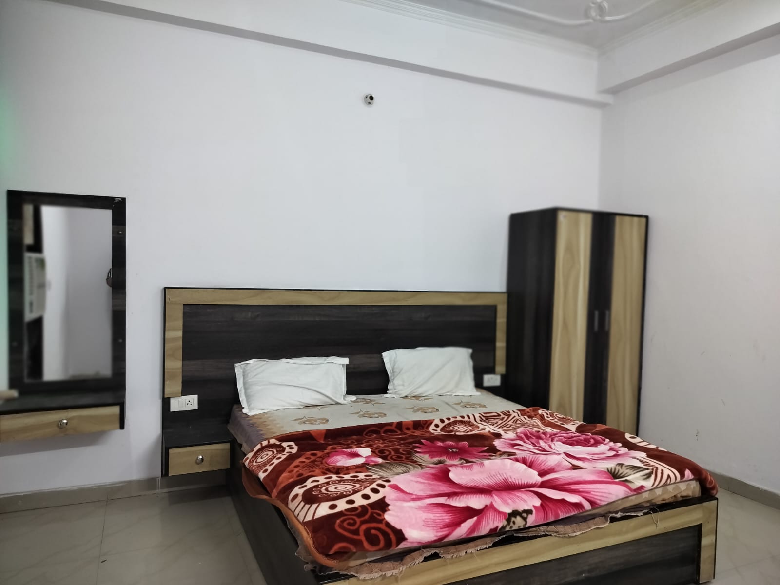 Arihanta Hotel - Tap to explore photos