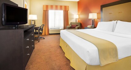 Holiday Inn Express & Suites - Muncie Room Type - 1 King Bed Standard Comm Accessible Tub