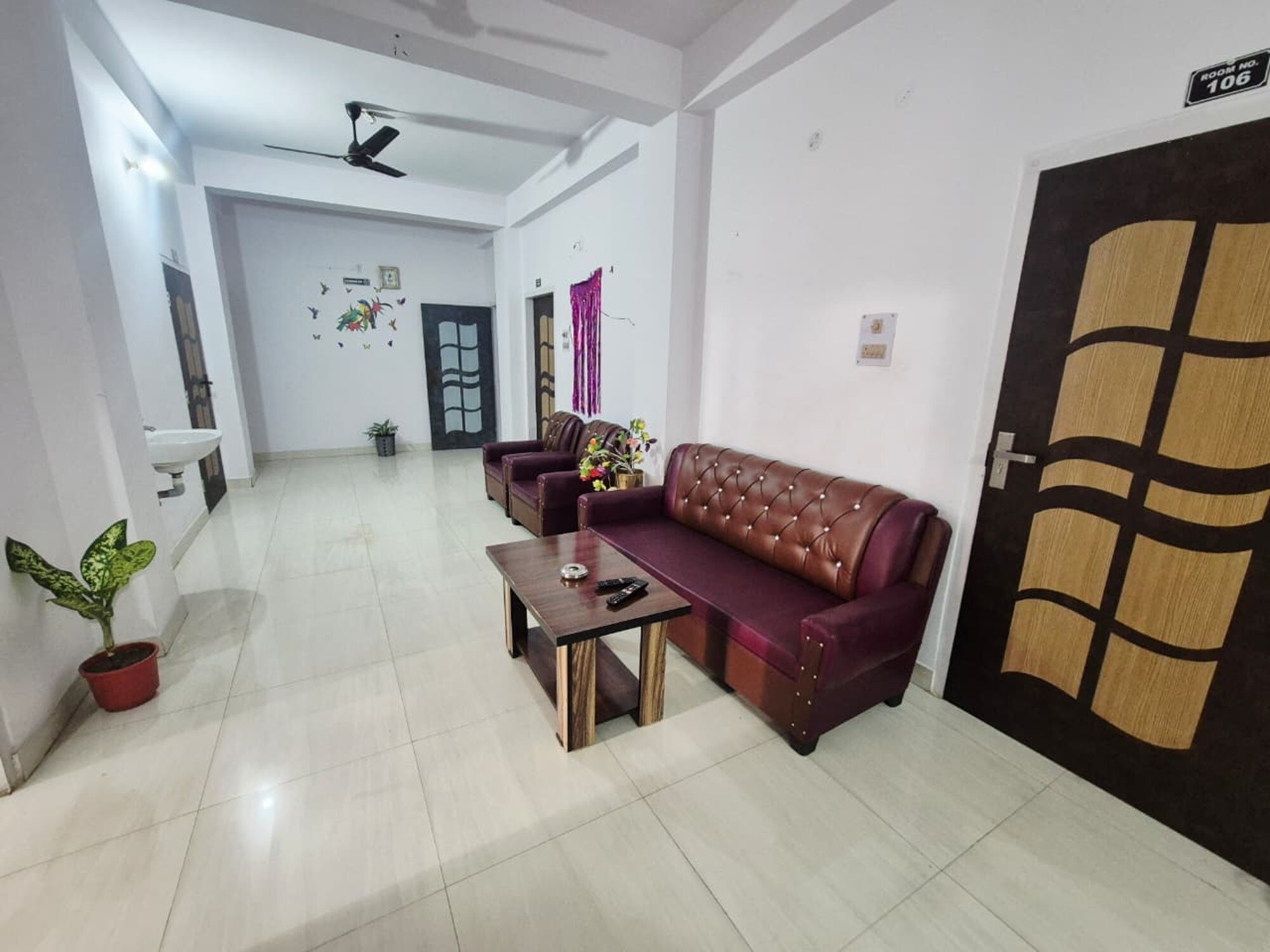 Kelikunj Guest House | Self Cooking - Tap to explore photos