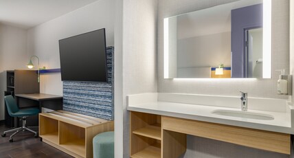 Garner Hotel BOISE AIRPORT by IHG Room Type - 3 Queen Premium